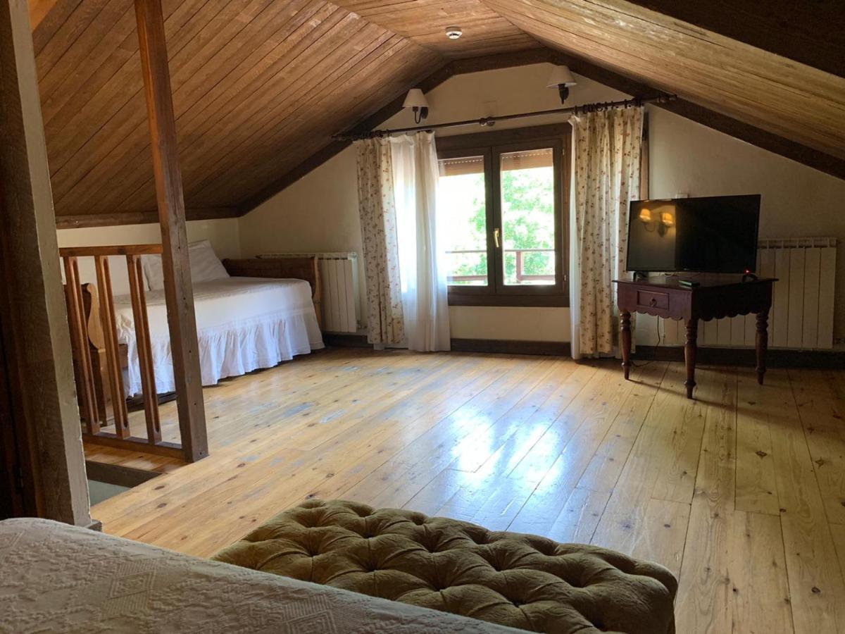 Hotel Charle Jaca Eksteriør bilde